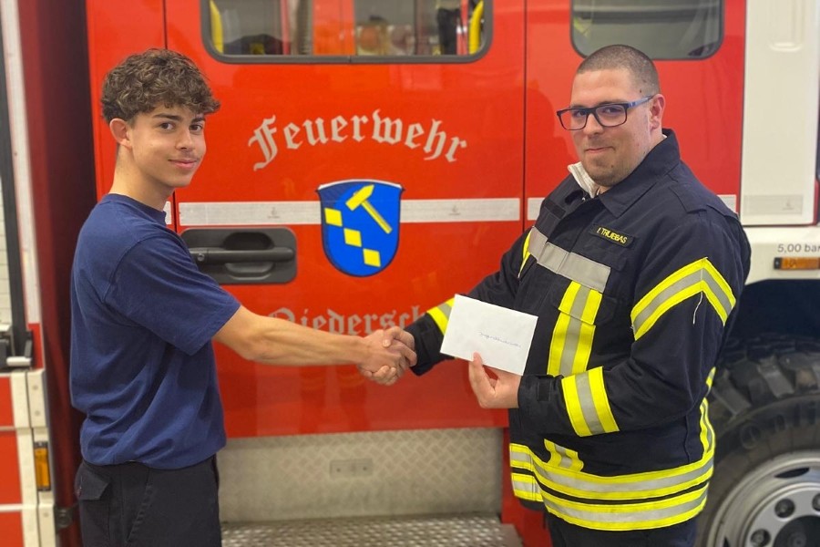 Spende für Jugendfeuerwehr
